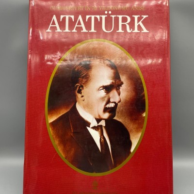 ATATÜRK ALBÜMÜ Mehmet ÖZEL Kültür Bakanlığı Yayınları 2001