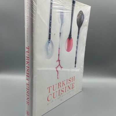 ASIRLIK TARİFLERLE TÜRK MUTFAĞI (İNG) (BÜYÜK BOY)