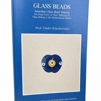 GLASS BEADS-  (GÖZ BONCUĞU) KİTABI  İNGİLİZCE 